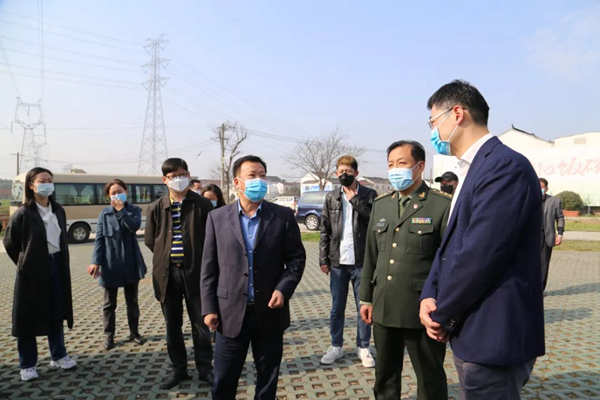 区领导郑政平、王照江赴雪堰镇走访调研