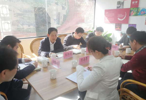 区政协副主席、党组成员朱红兴调研界别组工作