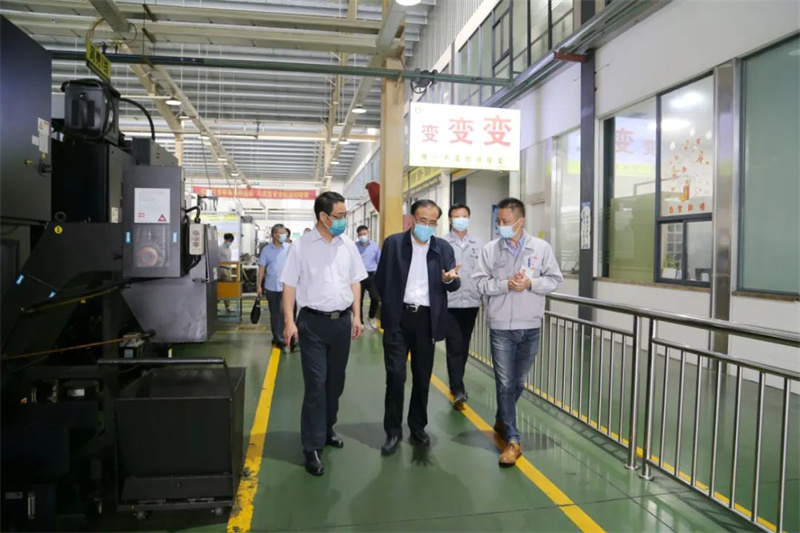 区政协开展“推进绿色低碳产业发展”主席会议协商课题专题调研