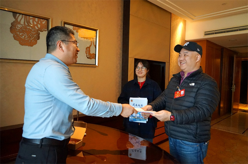 满怀履职热情！今天，政协委员报到啦！