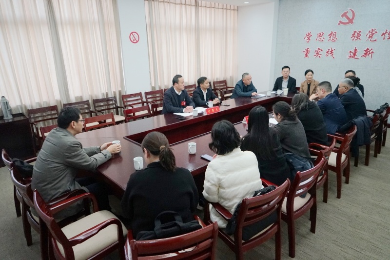 区政协委员学习讨论政府工作报告